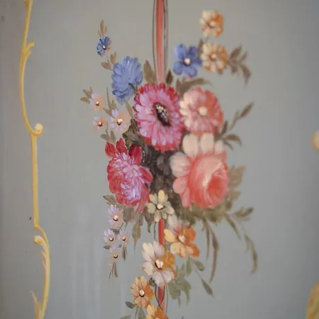 The Chandelier Daire