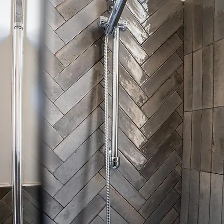 The Chandelier * Cenova