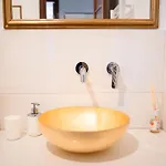 The Chandelier דירה *