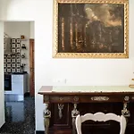 The Chandelier דירה