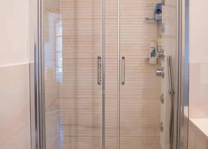 The Chandelier Apartman *