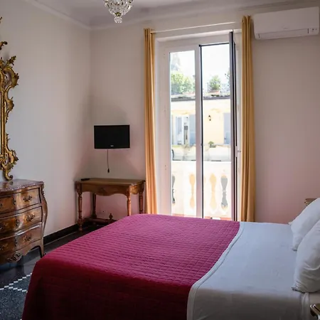 The Chandelier * 热那亚