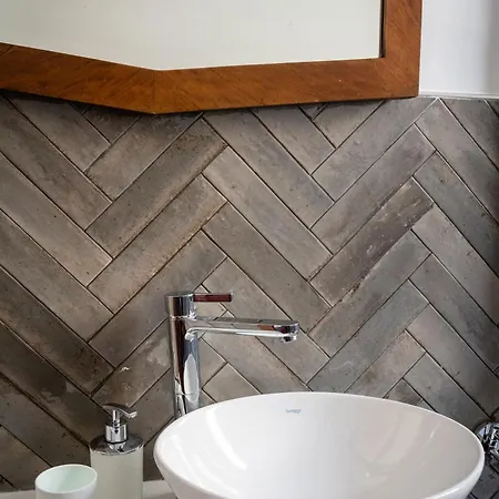 The Chandelier 热那亚