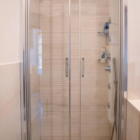 The Chandelier Appartement *