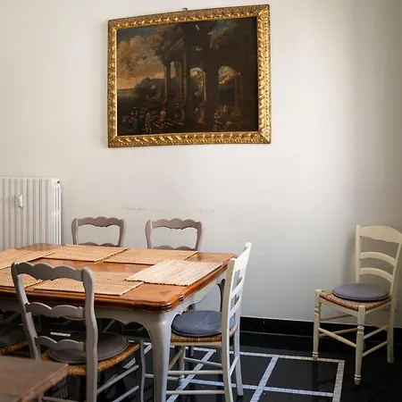 The Chandelier Appartement *